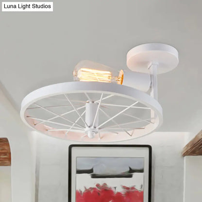 ديكوربايتس™ مصباح سقف شبه مسطح من ديكوربايتس™ مع لمبة مكشوفة، تصميم عجلة صناعي باللون الأبيض/الأحمر المعدني