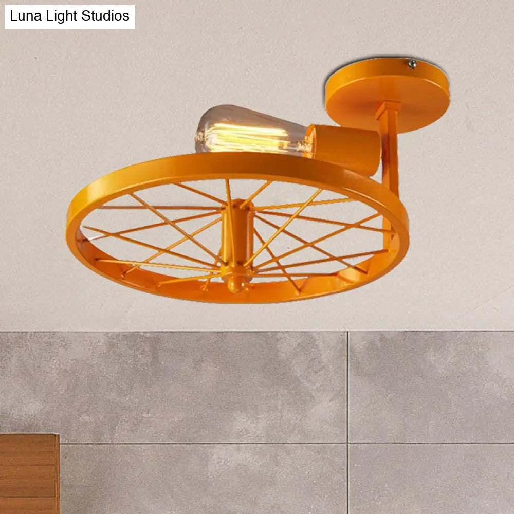 ديكوربايتس™ مصباح سقف شبه مسطح من ديكوربايتس™ مع لمبة مكشوفة، تصميم عجلة صناعي باللون الأبيض/الأحمر المعدني