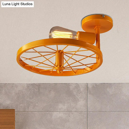 ديكوربايتس™ مصباح سقف شبه مسطح من ديكوربايتس™ مع لمبة مكشوفة، تصميم عجلة صناعي باللون الأبيض/الأحمر المعدني