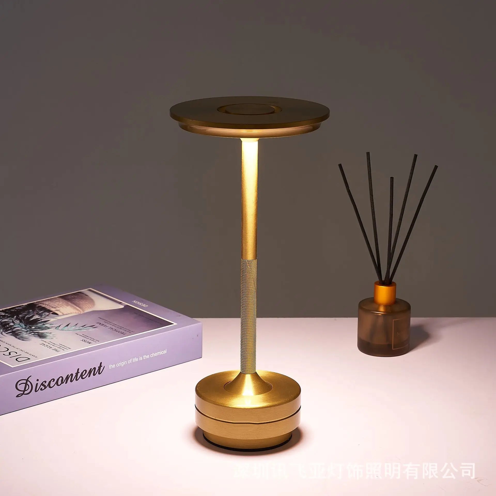Simple charging LED Desk Lamp restaurant bar desk lamp dimming atmosphere retro portable charging touch USB desk lamp