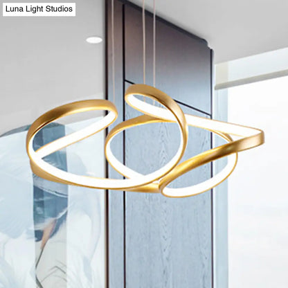 Lámpara colgante LED de acrílico con ondas sencillas en tonos dorado y café, ideal para el comedor, 35,5 cm/50 cm de ancho