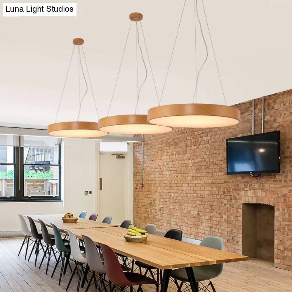 Simple Round LED Pendant Lamp in Metal and Light Wood Chandelier – Ideal for Meeting Rooms