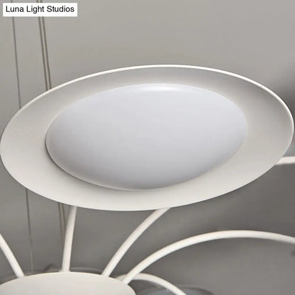 Lámpara de techo colgante de estilo sencillo con 8 luces, de metal blanco, ideal para la sala de estar.