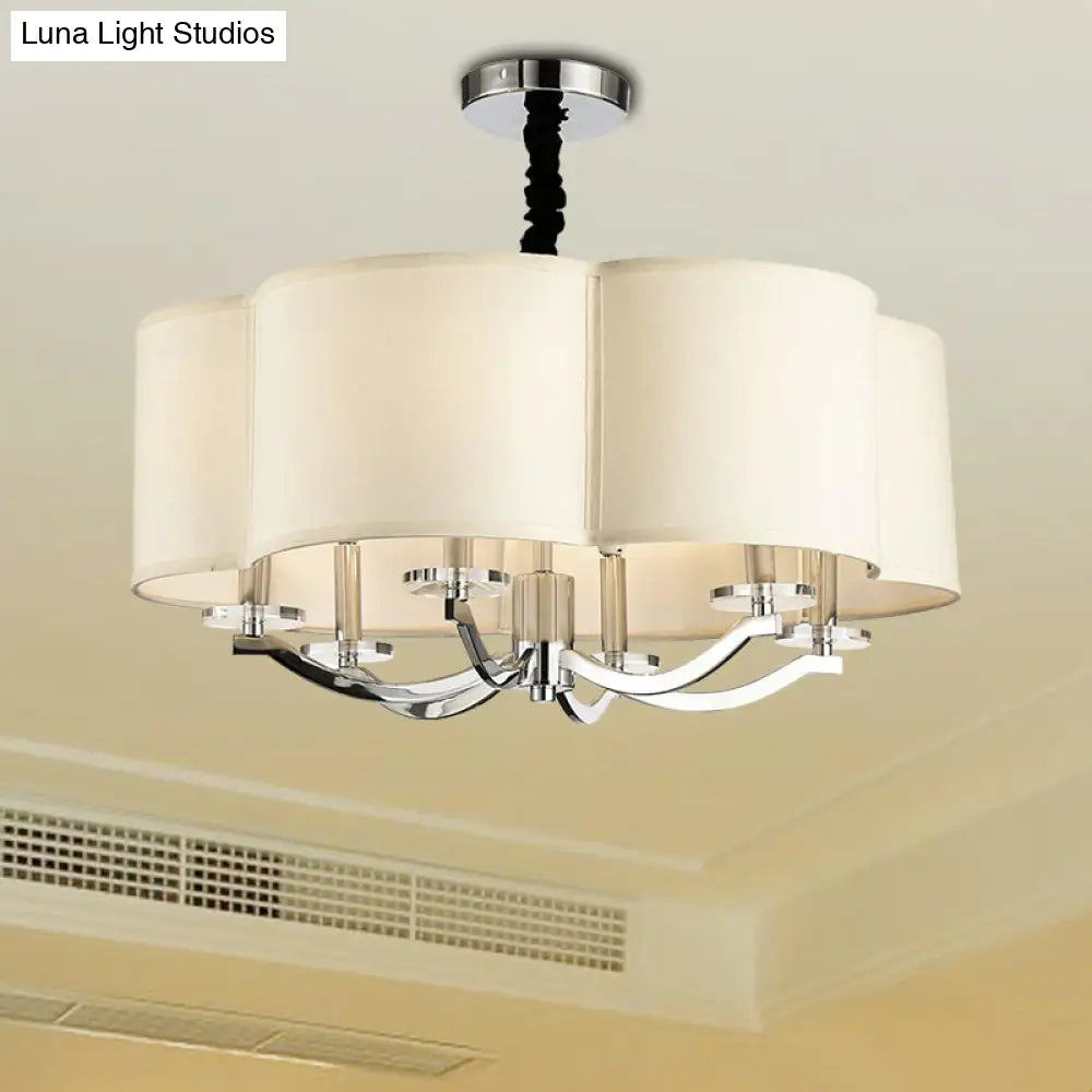 Elegante lámpara de araña de dormitorio de 6 luces con forma de tambor, detalles de cristal, estructura metálica y pantalla de tela.