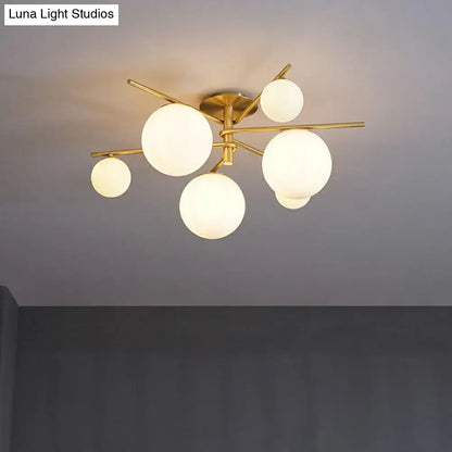 Lámpara de techo semiempotrada DecorBites™ Sleek Sputnik dorada de 6 luces con pantalla de bola de cristal blanca