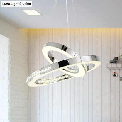 Lámpara de techo colgante cromada y elegante con candelabro LED de cristal, luz cálida/blanca/natural, disponible en varios tamaños.