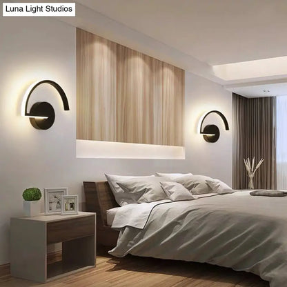 DecorBites™ DecorBites™ Sleek Metal LED Wall Sconce for Minimalistic Bedroom Lighting