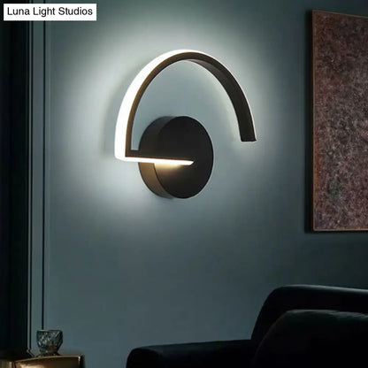 DecorBites™ DecorBites™ Sleek Metal LED Wall Sconce for Minimalistic Bedroom Lighting
