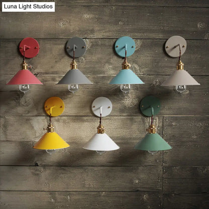 DecorBites™ DecorBites™ Sleek Metal Wall Light Fixture - Simplicity at its Finest - Ideal for Living Room Lighting