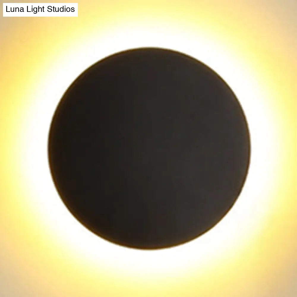 ديكوربايتس™ وحدة إضاءة حائطية LED دائرية أنيقة بتصميم معدني بسيط باللونين الأسود والأبيض، بعرض 6/8 بوصة، وإضاءة دافئة/بيضاء