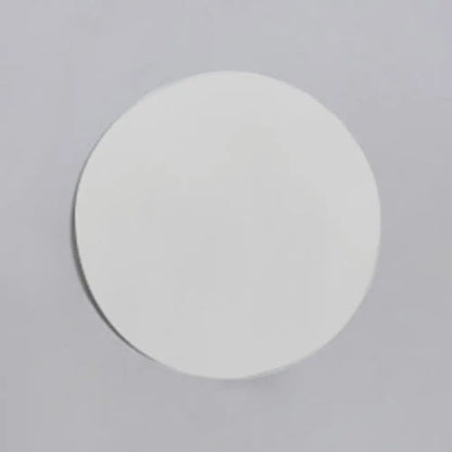 ديكوربايتس™ وحدة إضاءة حائطية LED دائرية أنيقة بتصميم معدني بسيط باللونين الأسود والأبيض، بعرض 6/8 بوصة، وإضاءة دافئة/بيضاء