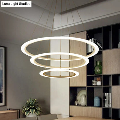 Lámpara de araña LED multicapa blanca y elegante: sencillez para la sala de estar