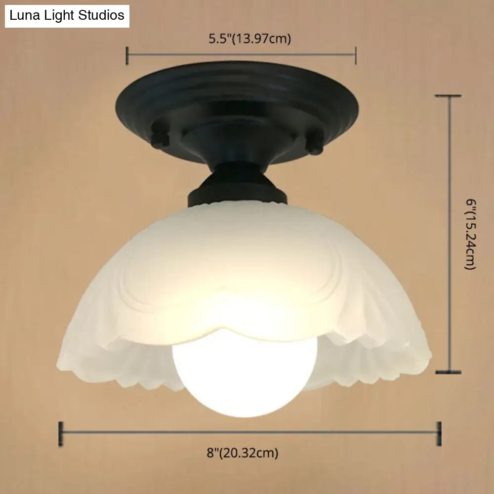 Lámpara de techo DecorBites™ Sleek White Simplicity con pantalla de cristal esmerilado para iluminación de dormitorio