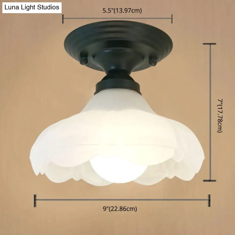 Lámpara de techo DecorBites™ Sleek White Simplicity con pantalla de cristal esmerilado para iluminación de dormitorio