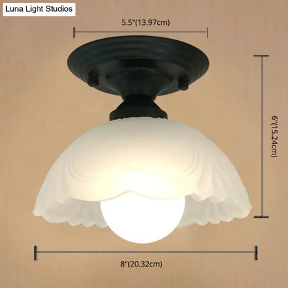 Lámpara de techo DecorBites™ Sleek White Simplicity con pantalla de cristal esmerilado para iluminación de dormitorio