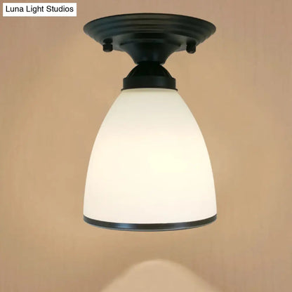 Lámpara de techo DecorBites™ Sleek White Simplicity con pantalla de cristal esmerilado para iluminación de dormitorio