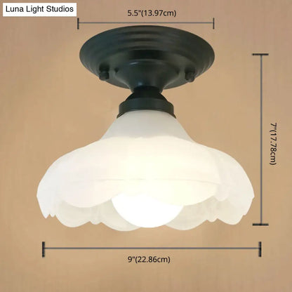 Lámpara de techo DecorBites™ Sleek White Simplicity con pantalla de cristal esmerilado para iluminación de dormitorio