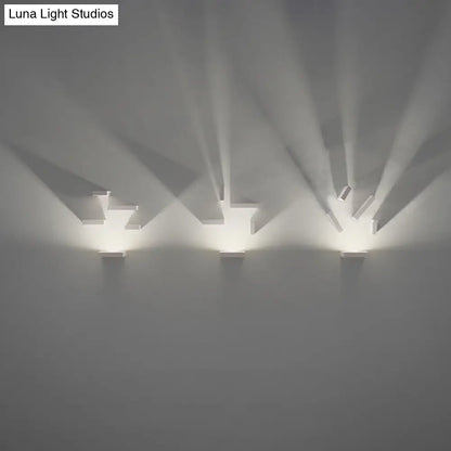 DecorBites™ DecorBites™ Sleek White Wall Washer Light: Simplistic Metallic Sconce for Stairway Illumination