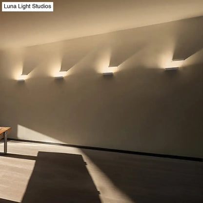 DecorBites™ DecorBites™ Sleek White Wall Washer Light: Simplistic Metallic Sconce for Stairway Illumination
