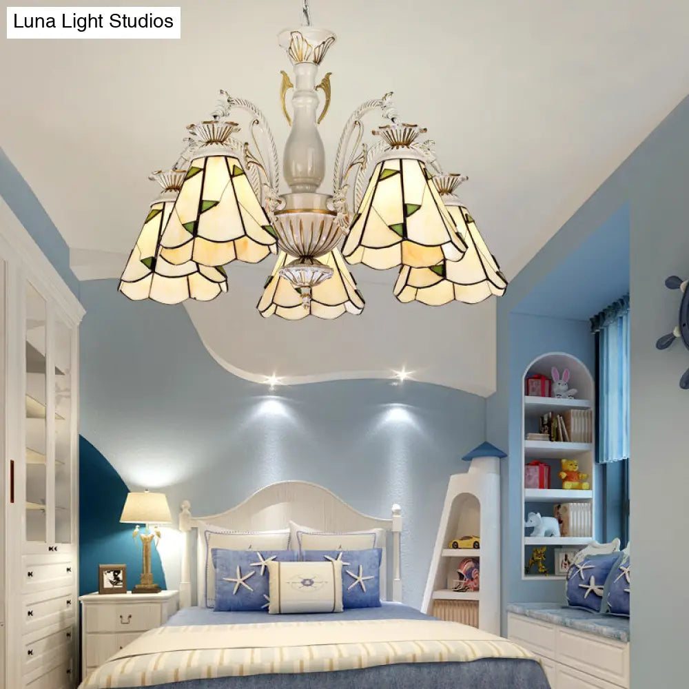 Lámpara de techo colgante de estilo mediterráneo con vitrales, disponible en 3, 5 u 11 luces, acabado en latón blanco y antiguo.