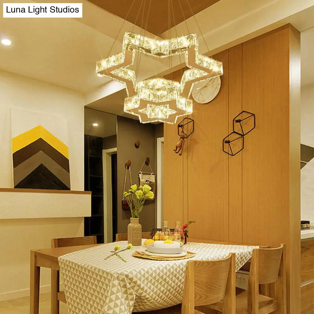 Lámpara de techo LED de acero inoxidable: Lámpara colgante con forma de estrella de cinco puntas y bloques de cristal, disponible en tres colores: cálido, blanco y otros.