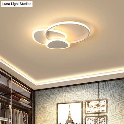 DecorBites™ DecorBites™ Stylish Flaky Triangle Ceiling Light: Modern Acrylic LED Flush Mount Lamp (16"/18" W) in White/Coffee