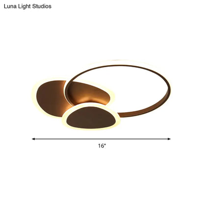 DecorBites™ DecorBites™ Stylish Flaky Triangle Ceiling Light: Modern Acrylic LED Flush Mount Lamp (16"/18" W) in White/Coffee