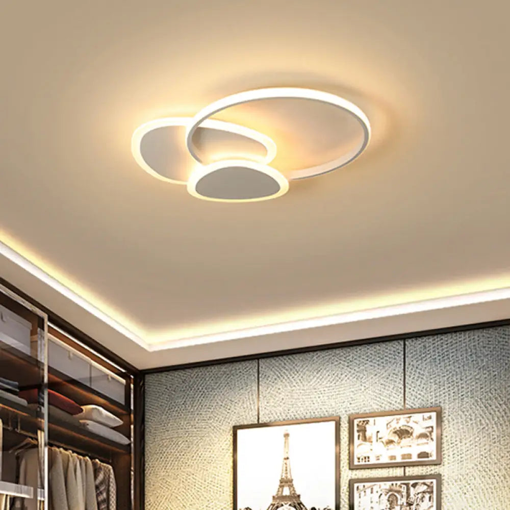 DecorBites™ DecorBites™ Stylish Flaky Triangle Ceiling Light: Modern Acrylic LED Flush Mount Lamp (16"/18" W) in White/Coffee