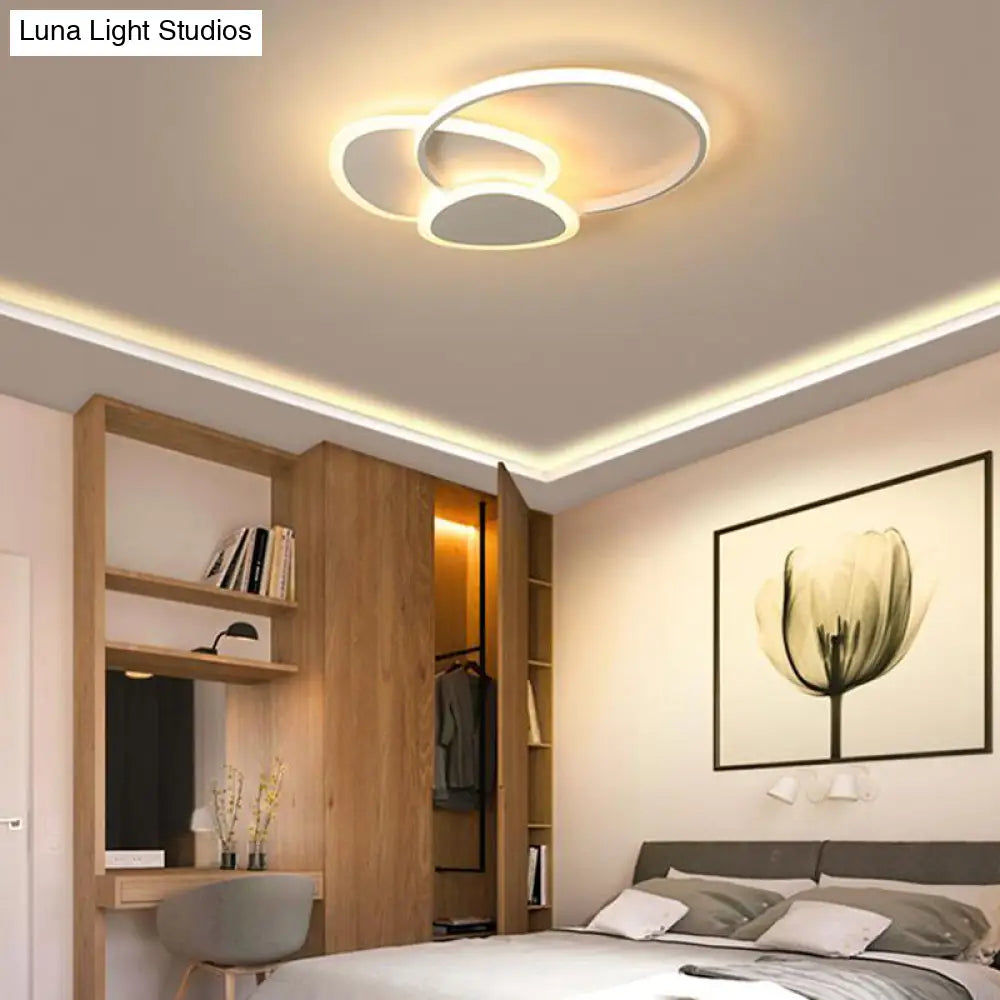 DecorBites™ DecorBites™ Stylish Flaky Triangle Ceiling Light: Modern Acrylic LED Flush Mount Lamp (16"/18" W) in White/Coffee