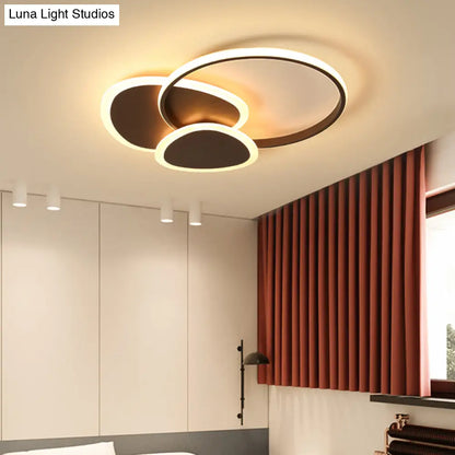 DecorBites™ DecorBites™ Stylish Flaky Triangle Ceiling Light: Modern Acrylic LED Flush Mount Lamp (16"/18" W) in White/Coffee