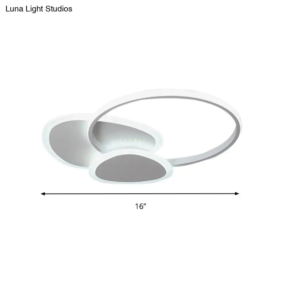 DecorBites™ DecorBites™ Stylish Flaky Triangle Ceiling Light: Modern Acrylic LED Flush Mount Lamp (16"/18" W) in White/Coffee