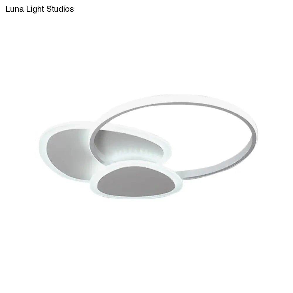 DecorBites™ DecorBites™ Stylish Flaky Triangle Ceiling Light: Modern Acrylic LED Flush Mount Lamp (16"/18" W) in White/Coffee