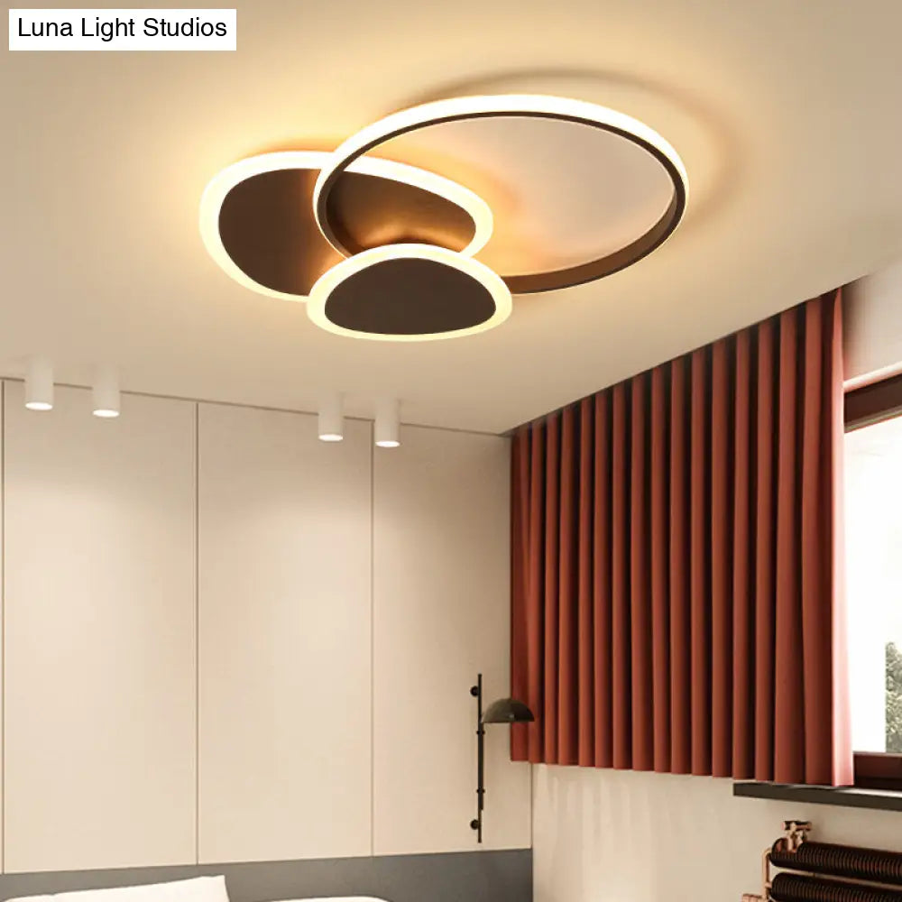 DecorBites™ DecorBites™ Stylish Flaky Triangle Ceiling Light: Modern Acrylic LED Flush Mount Lamp (16"/18" W) in White/Coffee