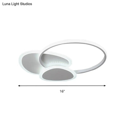 DecorBites™ DecorBites™ Stylish Flaky Triangle Ceiling Light: Modern Acrylic LED Flush Mount Lamp (16"/18" W) in White/Coffee