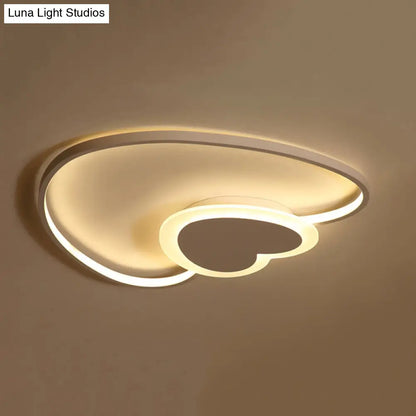 DecorBites™ DecorBites™ Stylish White Heart-Shaped Ceiling Lamp for Modern Dining Rooms