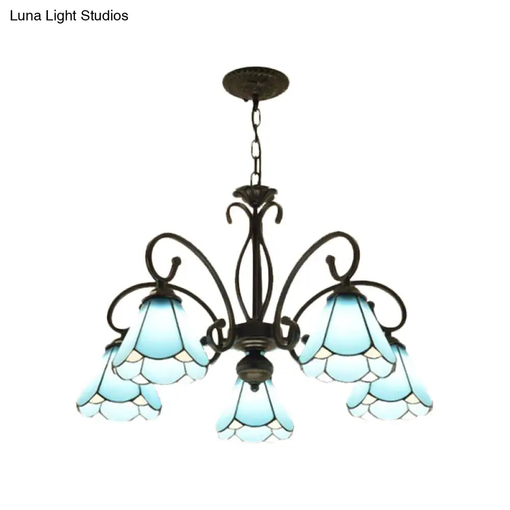 Lámpara de araña estilo Tiffany de cristal azul con marco negro y múltiples luces