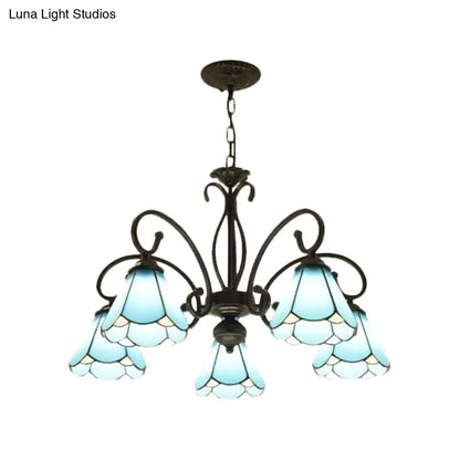 Lámpara de araña estilo Tiffany de cristal azul con marco negro y múltiples luces