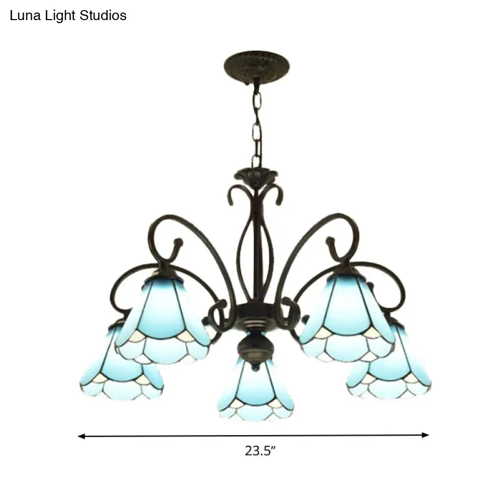 Lámpara de araña estilo Tiffany de cristal azul con marco negro y múltiples luces