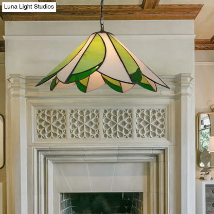 Tiffany-Style Green Stained Glass Pendant Light with Bloom Design