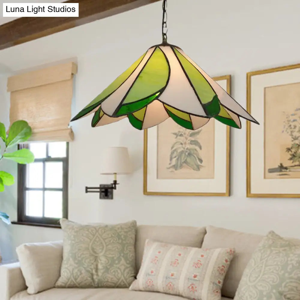 Tiffany-Style Green Stained Glass Pendant Light with Bloom Design