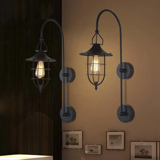 Traditional Metal Caged Wall Sconce in Black - 1 Light Living Room Lighting Fixture