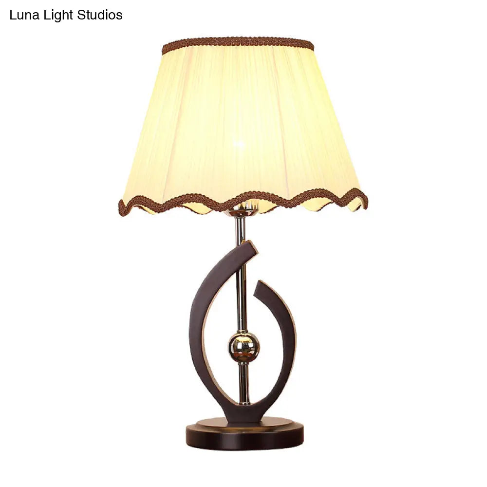 Traditional Scalloped Edge Single Bulb Nightstand Lamp, Beige Fabric Shade with Curved Line Base