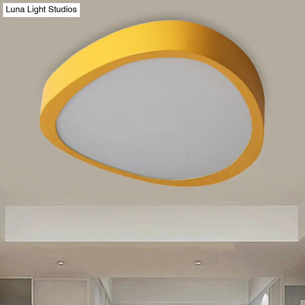 Triangle Acrylic Shade LED Flush Mount Ceiling Light in Warm/White, 14"/18"/21.5" Long for Living Rooms