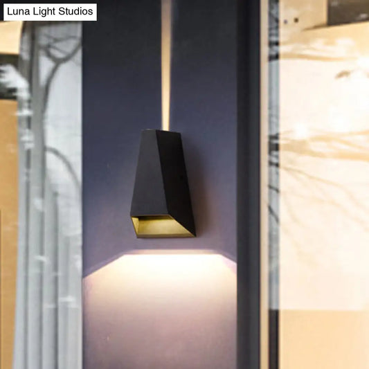 Triangle Aluminum LED Wall Sconce in Black - Simple Style, Flush Mount, Warm/White Light
