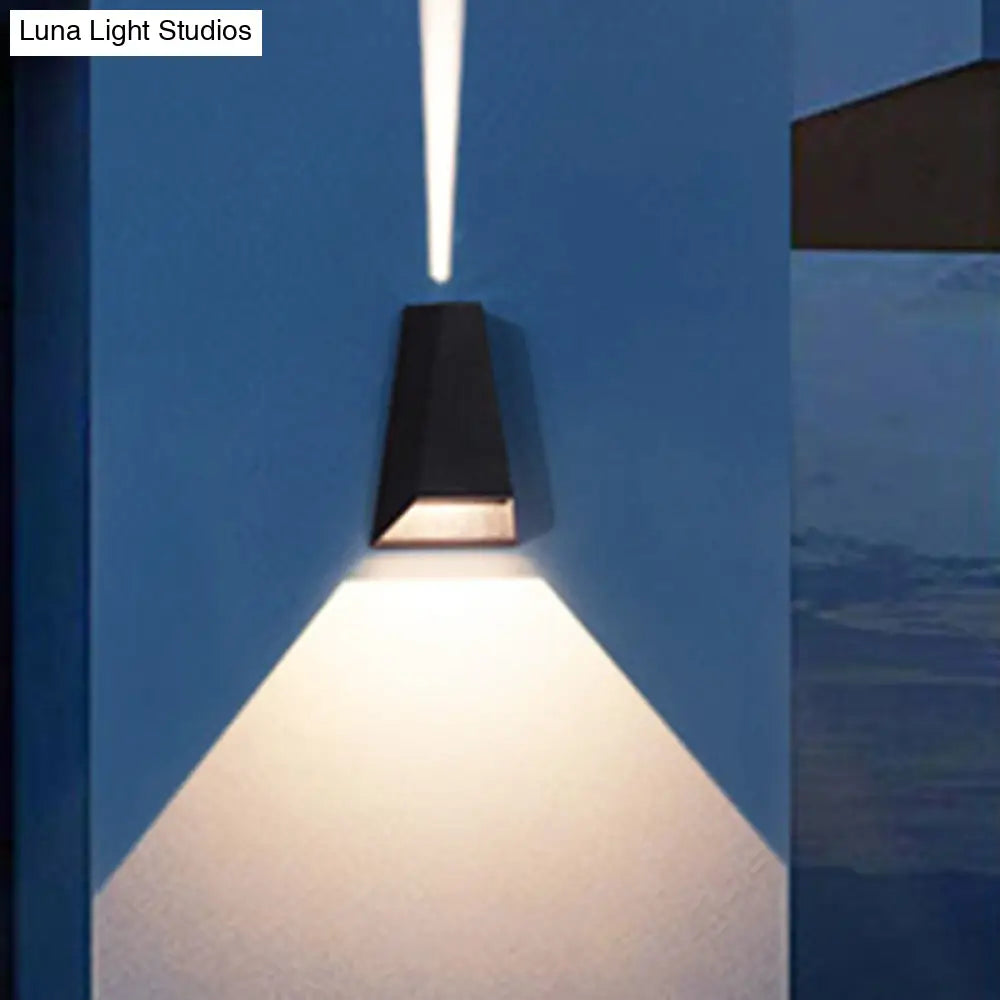 Triangle Aluminum LED Wall Sconce in Black - Simple Style, Flush Mount, Warm/White Light