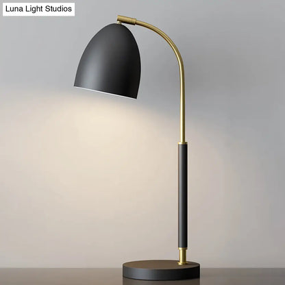 Unuk veya Unukalhai Alfa Serpentis Ushakaron - Simplicity Metallic Dome Table Lamp: Elegant Black Nightstand Lighting