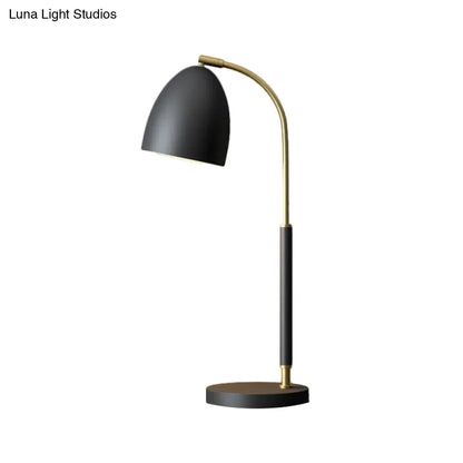 Unuk veya Unukalhai Alfa Serpentis Ushakaron - Simplicity Metallic Dome Table Lamp: Elegant Black Nightstand Lighting