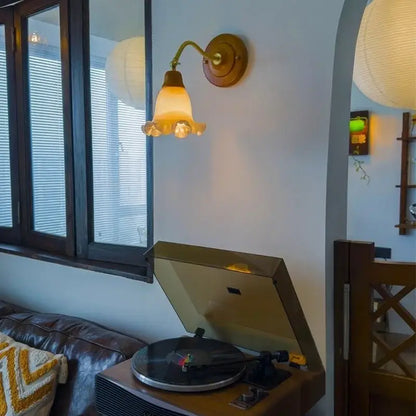 Brass-finished wall lights with vintage amber cracked glass led flower-shaped shade for bedroom decorbites cracked glass sconce