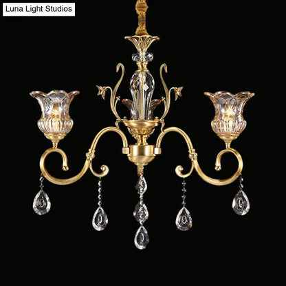 Lámpara de araña colgante vintage de latón con forma de campanilla, cristal transparente, 3 bombillas, brazo en espiral y gotas de cristal.