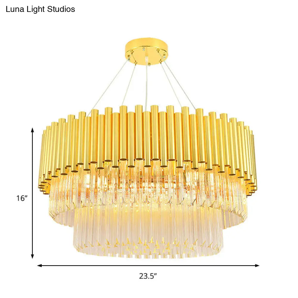 Lámpara de araña vintage de latón con bloque de cristal, pantalla redonda y múltiples luces.